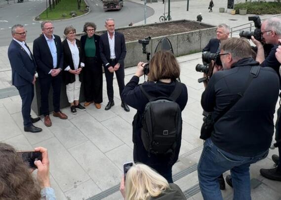 Lønnsoppgjøret i kommunene er i gang. Lønnsoppgjøret i kommunene er i gang. – Ambisjonen er klar: Alle våre medlemmer må få en solid reallønnsvekst i år, sier leder Geir Røsvoll i Unio kommune. Fv. Trond Ellefsen, Geir Røsvoll, Mette Nord, Tornje Leborg og Tor Arne Gangsø. Foto: Tore Bollingmo / Norsk Sykepleierforbund 