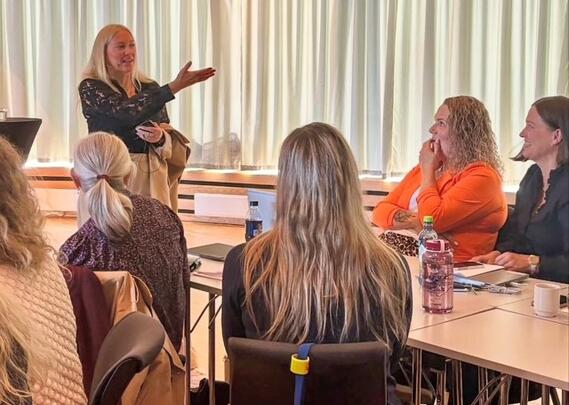 Forbundsleder Lill har et innlegg på konferansen hvor hun ber om tydelige prioriteringer og føringer