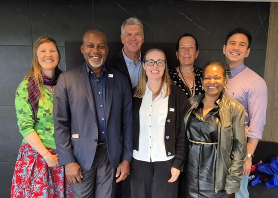 Bilde av personer fra Royal College of Nursing på besøk hos Norsk Sykepleierforbund Oslo og Østfold