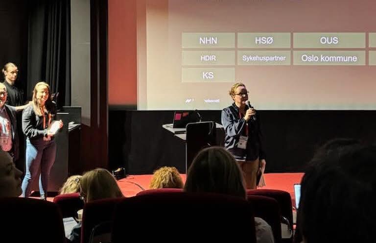 Hege Mari Johnsen leder sprøsmålsrunde under ehelse 2025