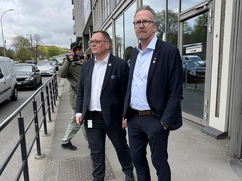 Bildet viser NSF-nestleder Kai Øivind Brenden og Unios forhandlingsleder Geir Røsvoll.