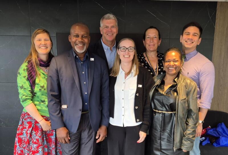 Bilde av personer fra Royal College of Nursing på besøk hos Norsk Sykepleierforbund Oslo og Østfold